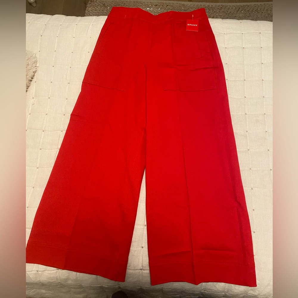 Spanx Valentine Red on-the-go cropped wide leg